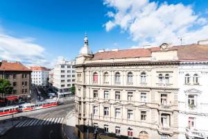 Nespecifikovaný výhled na destinaci Praha nebo výhled na město při pohledu z penzionu
