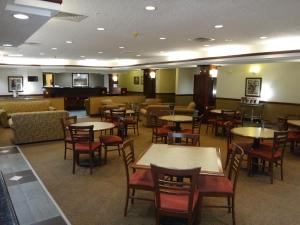 A restaurant or other place to eat at Windsor Inn & Suites