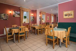 En restaurang eller annat matställe på Lilleküla Hotel