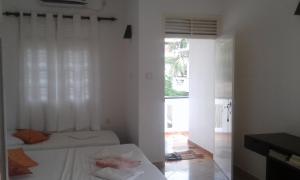 Gallery image of Hug Inn Beach Hotel in Hikkaduwa