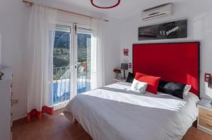 Postel nebo postele na pokoji v ubytování Villa Montesolana + 23 fotografií
