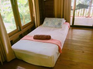 Postel nebo postele na pokoji v ubytování Tha Khao Bay View Bungalow