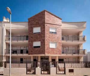 ein großes Backsteingebäude mit Balkonen darauf in der Unterkunft Ciao Hotel & Residence in Conversano