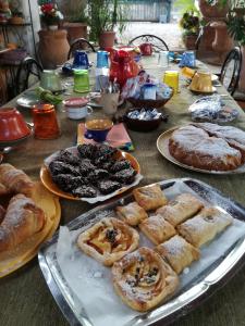 Jedlo v ubytovaní bed & breakfast alebo blízkom okolí