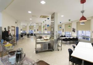 Restaurace v ubytování Albergue Inturjoven Malaga