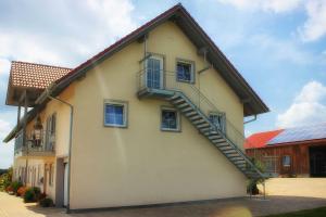 Budova, kde se apartmán nachází + 16 fotografií