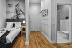 Posteľ alebo postele v izbe v ubytovaní Cinema Rooms - Piotrkowska