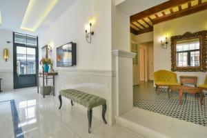 a living room with a bench and a mirror at Istanbul Life Hotel in Istanbul