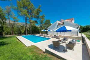 Villa con piscina y casa en Holiday Home Magud, en Gruda