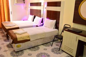 Postel nebo postele na pokoji v ubytování Tehran Hotel