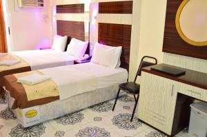 Postel nebo postele na pokoji v ubytování Tehran Hotel