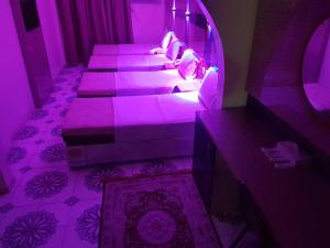 Postel nebo postele na pokoji v ubytování Tehran Hotel
