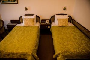 A bed or beds in a room at Hotel Grand
