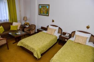 A bed or beds in a room at Hotel Grand
