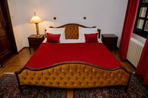A bed or beds in a room at Hotel Grand