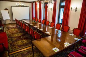The business area and/or conference room at Hotel Grand