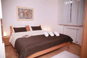 Ένα ή περισσότερα κρεβάτια σε δωμάτιο στο Villa Lili