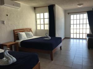 Llit o llits en una habitació de Progreso Beach Hotel
