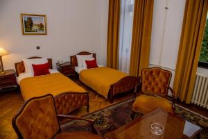 A bed or beds in a room at Hotel Grand