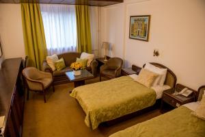 A bed or beds in a room at Hotel Grand