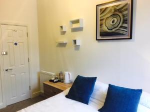 A bed or beds in a room at Townhouse @ Balliol Street Stoke