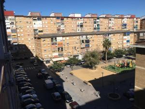 an overhead view of a parking lot in a city at Habitación privada Cerca Aeropuerto in Málaga