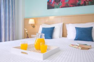 Łóżko lub łóżka w pokoju w obiekcie Hotel Sunshine