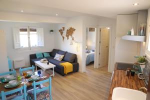 a living room with a couch and a table at APARTAMENTO GRANADA CENTRO in Granada