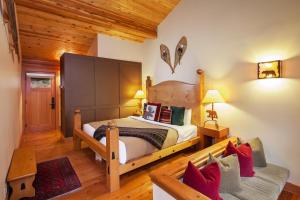 a bedroom with a large bed in a room at Moraine Lake Lodge in Lake Louise