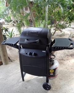 a grill sitting on the ground next to at Blue Island Divers Casita Azul in Sandy Bay