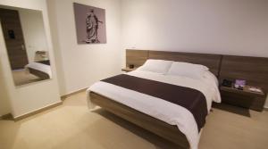 Ένα ή περισσότερα κρεβάτια σε δωμάτιο στο BGA Hotel