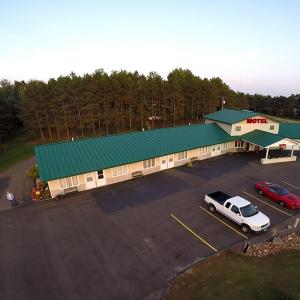 an aerial view of a building with a white truck in a parking lot at Country Villa Motel in Tilden