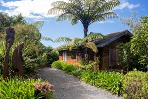 Gallery image of Ocean View Chalets in Marahau