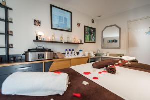 a room with a bed with blood on the floor at Hôtel Le Peu Breton in Sainte-Marie-de-Ré