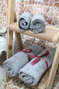 a wooden towel rack with towels on it at Pondok Wisata Pantai Cemara in Mondu