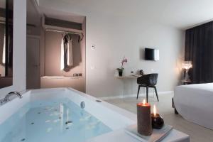 Postel nebo postele na pokoji v ubytování Kepos Etna Relais & Exclusive Spa