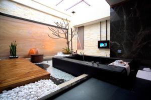 TV a/nebo společenská místnost v ubytování Yen Jim Boutique Motel