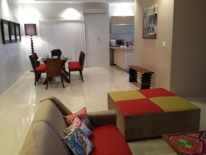 Posezení v ubytování Tumon Bel-Air Serviced Residence + 36 fotografií