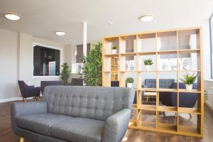 Et opholdsområde på Fox Street Apartments