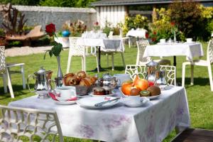Afbeelding uit fotogalerij van Hôtel L'Ecrin in Honfleur +22 foto's