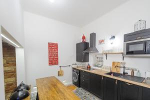 Kuchyňa alebo kuchynka v ubytovaní Pinkova Apartments