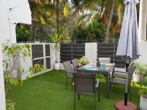 Сад в Villa Bienvenue Beachfront House
