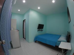Tempat tidur dalam kamar di Phuket Best Travel