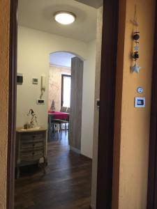 a hallway with a room with a table and a door at La Maison de Pagan Alloggio ad uso turistico VDA CHARVENSOD n 0021 in Aosta
