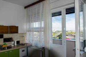Kuchyňa alebo kuchynka v ubytovaní Apartmani Borko