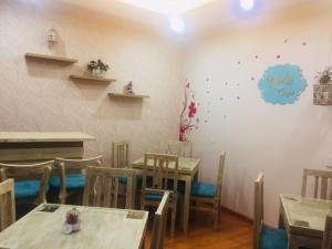 Restoran või mõni muu söögikoht majutusasutuses Hotel Caluva