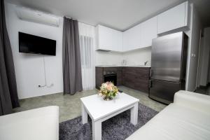 Telewizja i/lub zestaw kina domowego w obiekcie Sunset Deluxe Villa