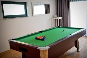 Stół bilardowy w obiekcie Sunset Deluxe Villa