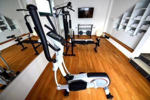Centrum fitness w obiekcie Sunset Deluxe Villa