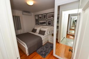 Łóżko lub łóżka w pokoju w obiekcie Sunset Deluxe Villa